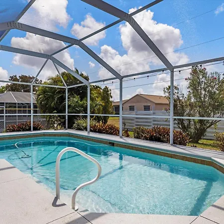Remodeled Saltwater Solar-Heated Pool Home With Southern Exposure - Villa Ivyle